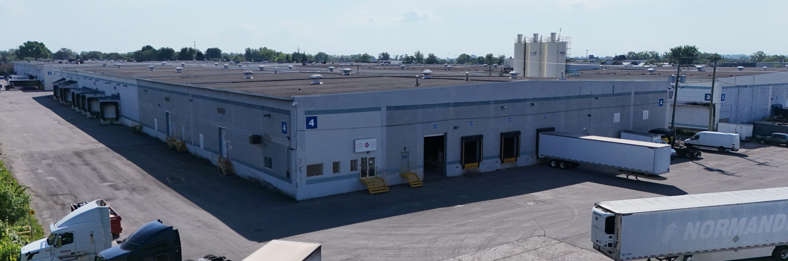 Building 4 | 2555 Ave Dollard